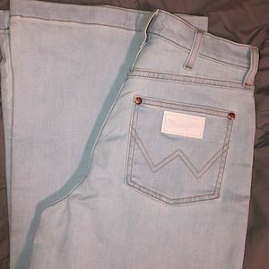 Wranglers Wide Leg Lightwash Jeans